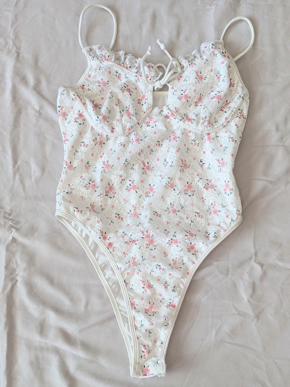 BNWOT, Floral Lace-Trim Bodysuit, White w/Pink Floral Print, Size Medium*